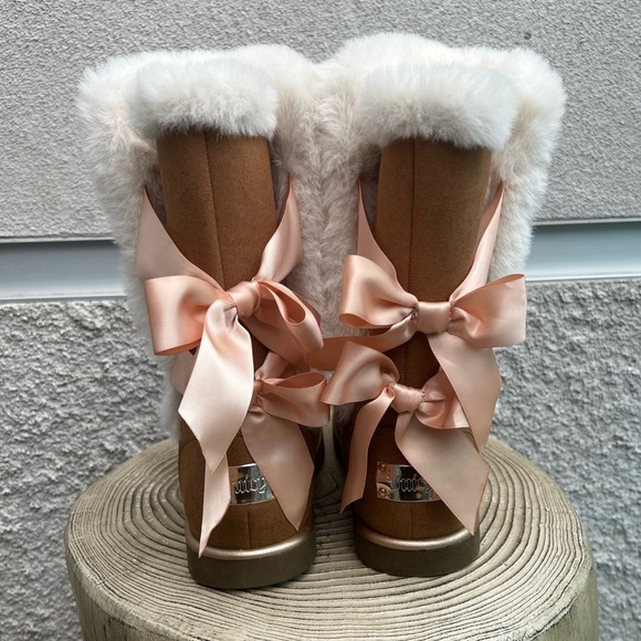 vintage y2k Juicy Couture fuzzy winter boots (rare find!) - Picture 2 of 5